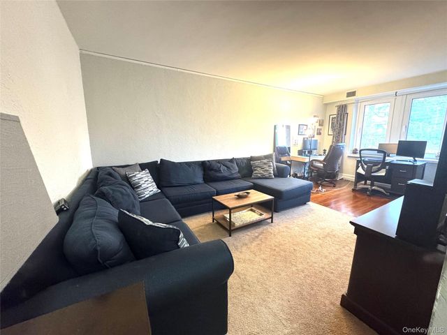 69 Harney Road 5B, Scarsdale, NY 10583