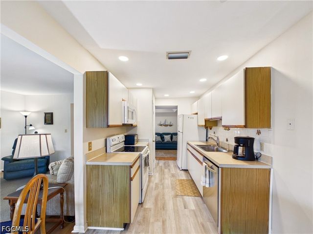 17270 Eagle TRCE 3, Fort Myers, FL 33908