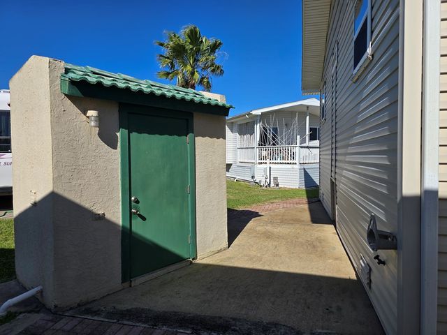 614-A Sand Dollar Dr, Port Isabel, TX 78578