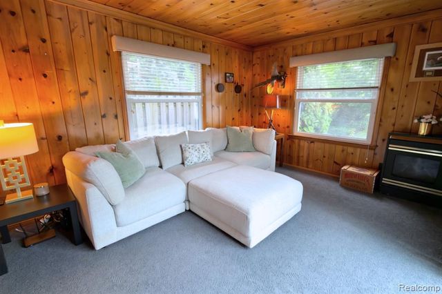 1383 Whittier Road, Grosse Pointe Park, MI 48230