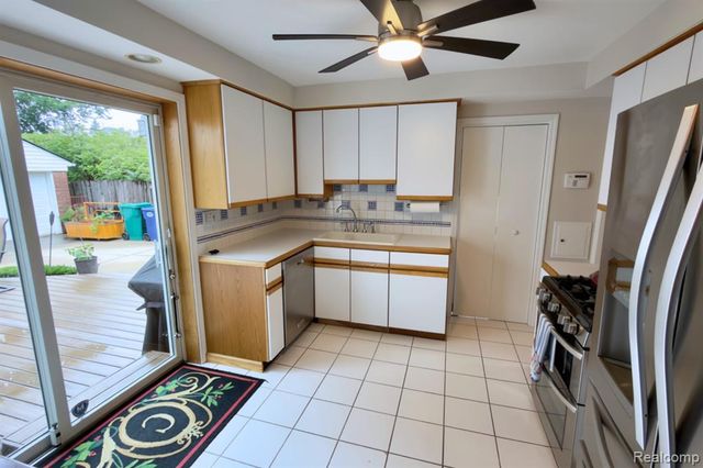 1383 Whittier Road, Grosse Pointe Park, MI 48230