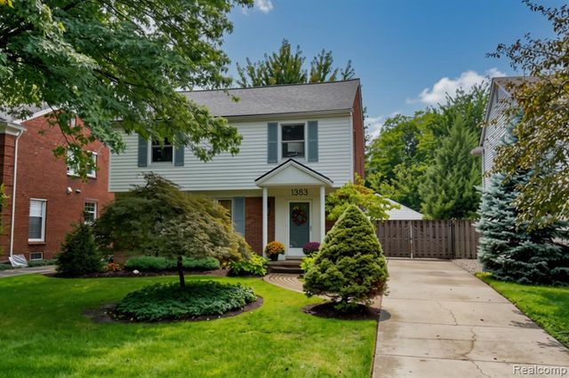 1383 Whittier Road, Grosse Pointe Park, MI 48230