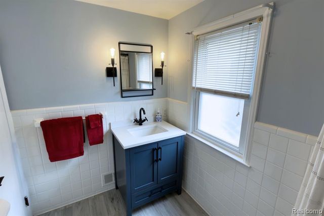 1383 Whittier Road, Grosse Pointe Park, MI 48230