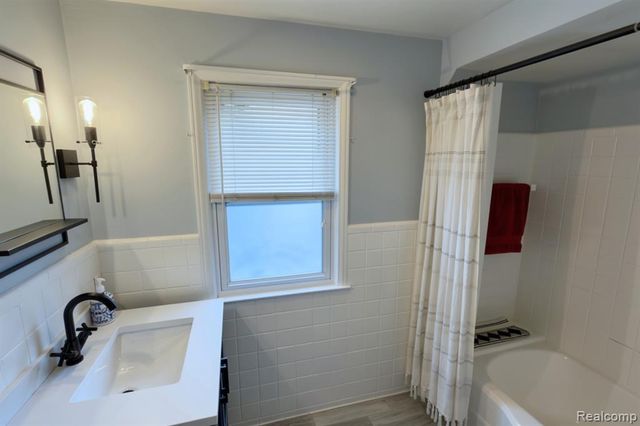 1383 Whittier Road, Grosse Pointe Park, MI 48230