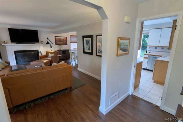 1383 Whittier Road, Grosse Pointe Park, MI 48230