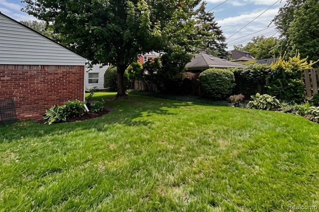 1383 Whittier Road, Grosse Pointe Park, MI 48230