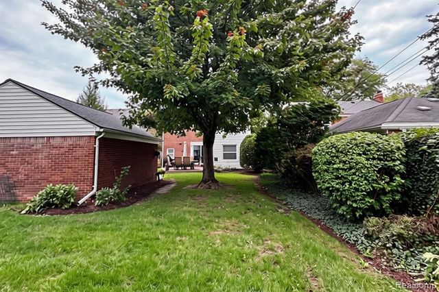 1383 Whittier Road, Grosse Pointe Park, MI 48230