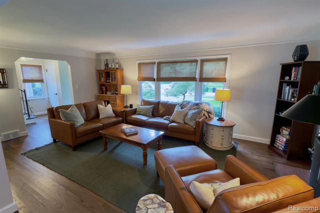 1383 Whittier Road, Grosse Pointe Park, MI 48230
