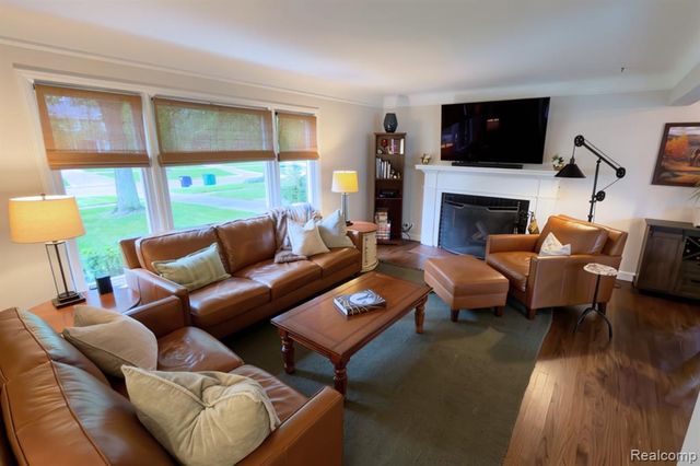 1383 Whittier Road, Grosse Pointe Park, MI 48230