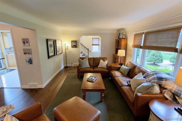 1383 Whittier Road, Grosse Pointe Park, MI 48230