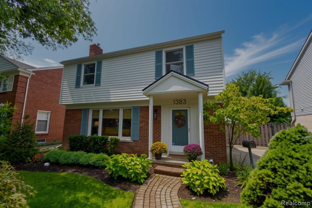 1383 Whittier Road, Grosse Pointe Park, MI 48230