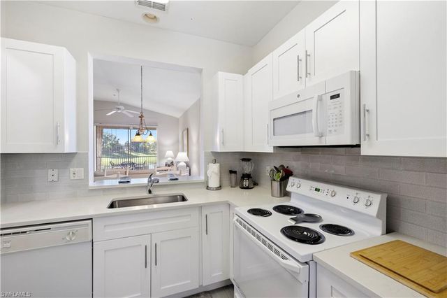 2290 Carrington CT 204, Naples, FL 34109