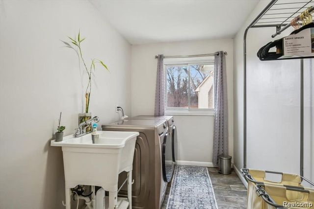 29690 Canterbury Court, Farmington, MI 48331