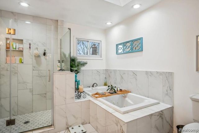 29690 Canterbury Court, Farmington, MI 48331