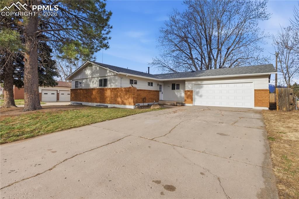 1014 Fosdick Drive, Colorado Springs, CO 80909