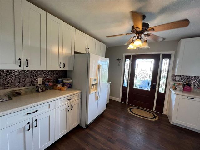 2120 Fm 1704, Elgin, TX 78621