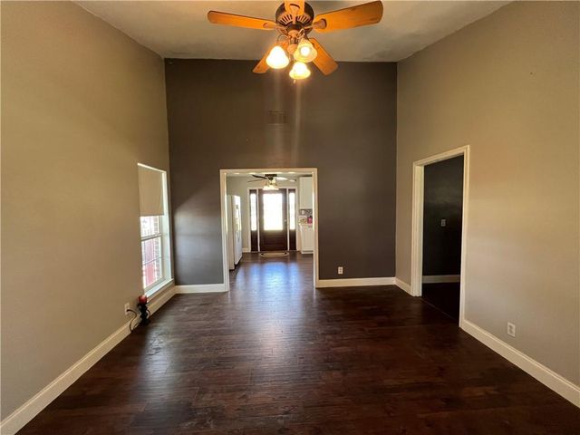 2120 Fm 1704, Elgin, TX 78621