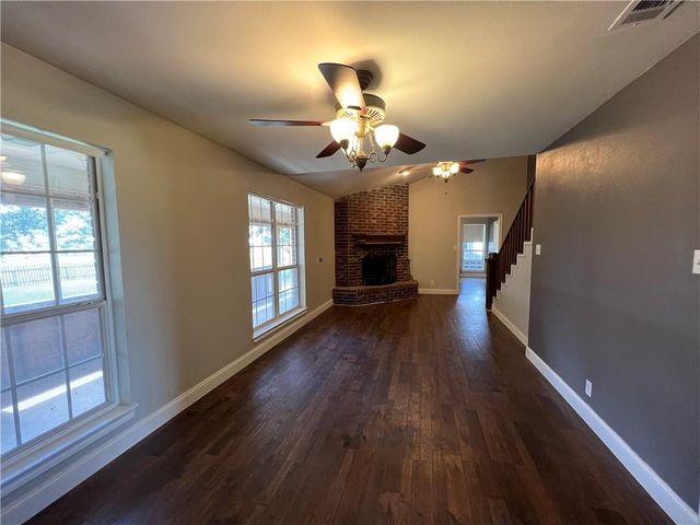 2120 Fm 1704, Elgin, TX 78621