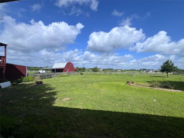 2120 Fm 1704, Elgin, TX 78621