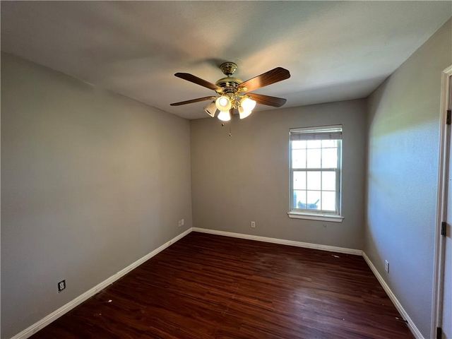 2120 Fm 1704, Elgin, TX 78621