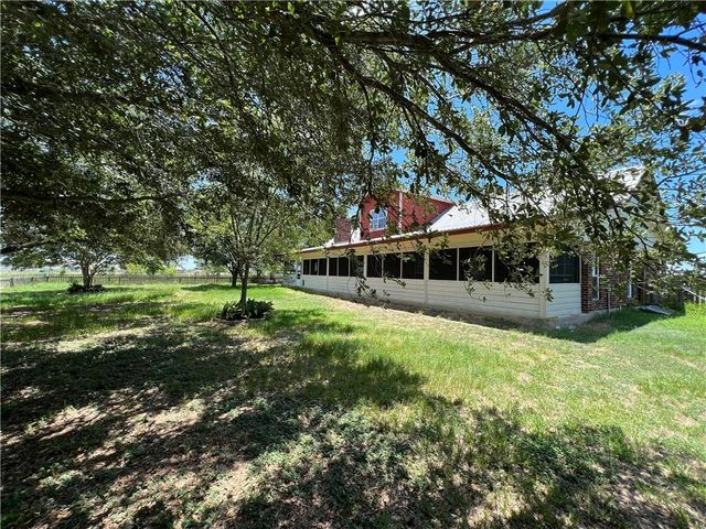 2120 Fm 1704, Elgin, TX 78621