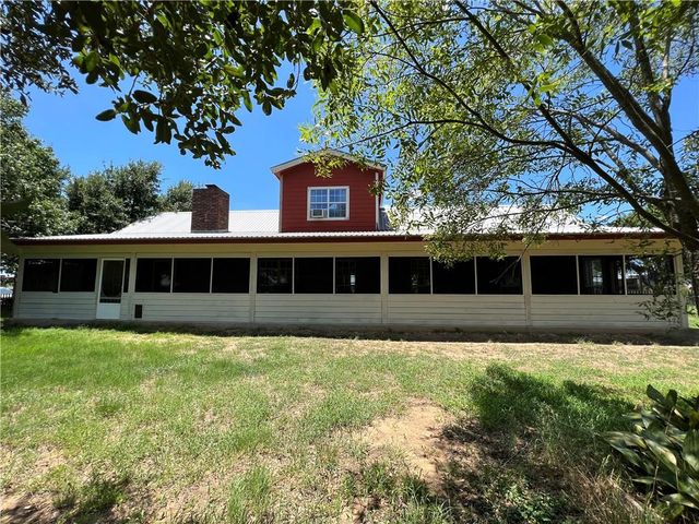 2120 Fm 1704, Elgin, TX 78621