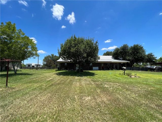 2120 Fm 1704, Elgin, TX 78621