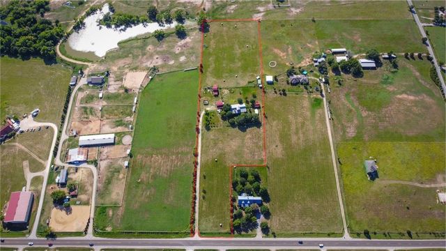 2120 Fm 1704, Elgin, TX 78621