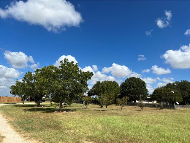 2120 Fm 1704, Elgin, TX 78621
