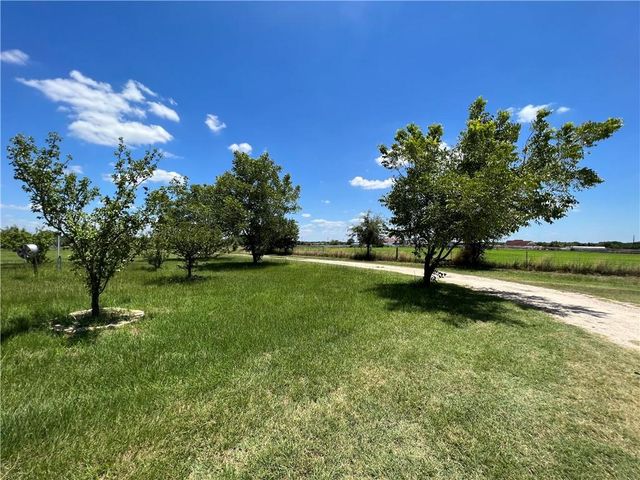 2120 Fm 1704, Elgin, TX 78621