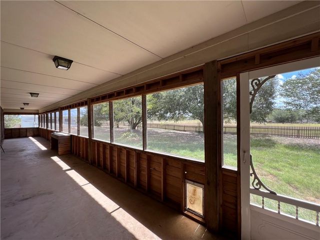 2120 Fm 1704, Elgin, TX 78621