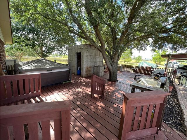 2120 Fm 1704, Elgin, TX 78621