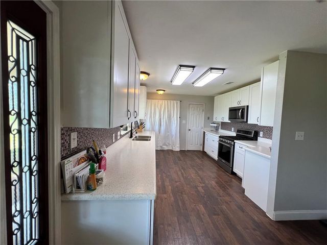 2120 Fm 1704, Elgin, TX 78621