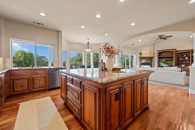 7125 Loomis Hills Rd, Loomis, CA 95650