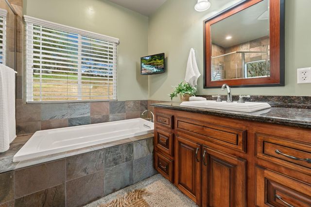 7125 Loomis Hills Rd, Loomis, CA 95650