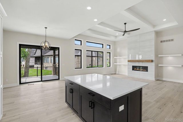 13834 Quail View Dr, Washington Township, MI 48094
