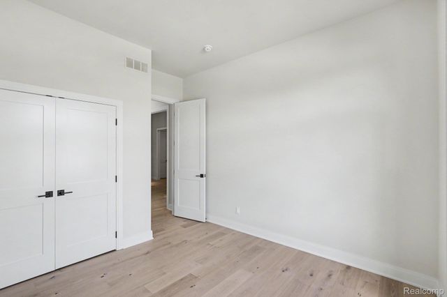 13834 Quail View Dr, Washington Township, MI 48094