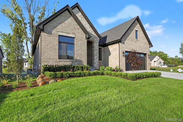 13834 Quail View Dr, Washington Township, MI 48094