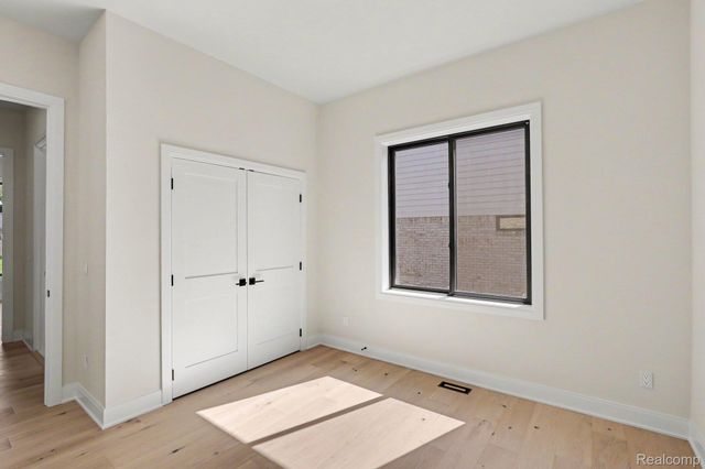 13834 Quail View Dr, Washington Township, MI 48094