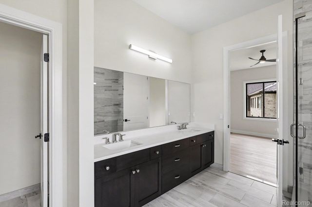 13834 Quail View Dr, Washington Township, MI 48094