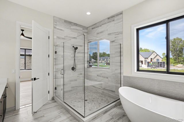 13834 Quail View Dr, Washington Township, MI 48094