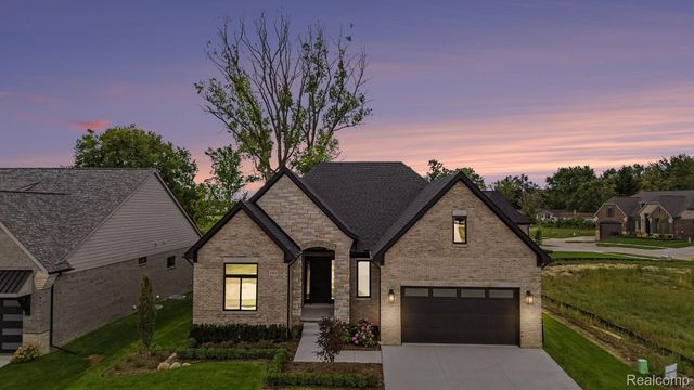 13834 Quail View Dr, Washington Township, MI 48094