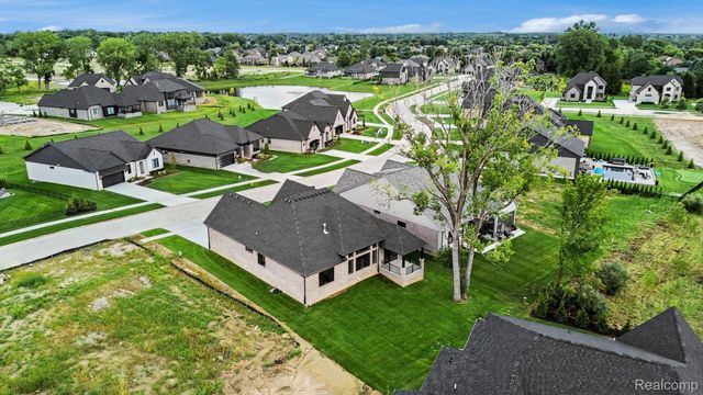 13834 Quail View Dr, Washington Township, MI 48094