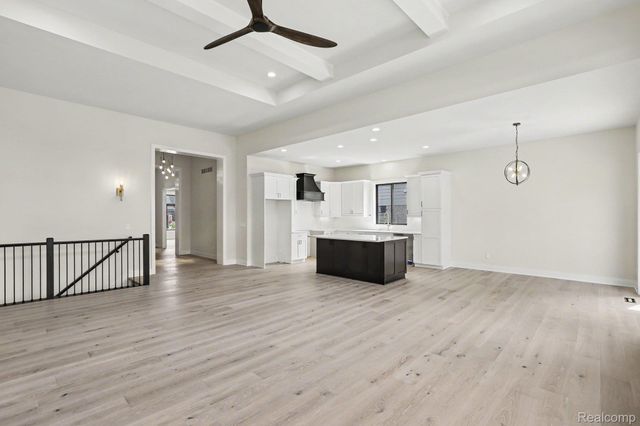 13834 Quail View Dr, Washington Township, MI 48094