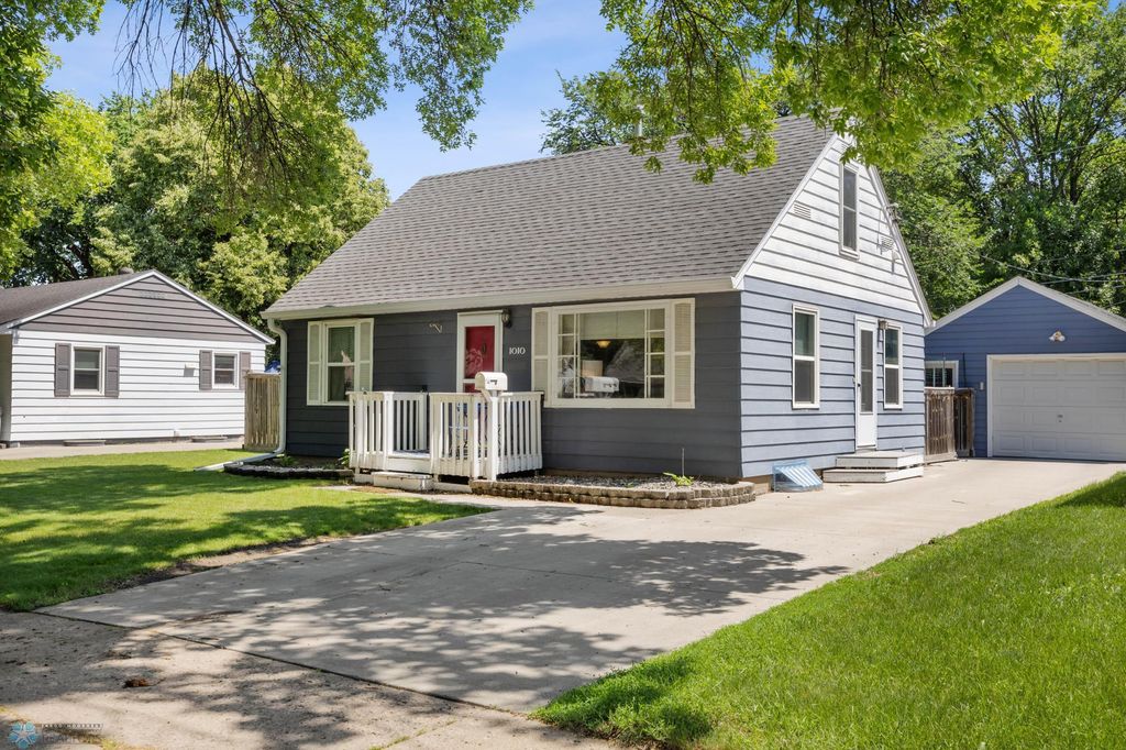 1010 20th Street S, Fargo, ND 58103