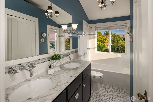 4319 NE 44th Street, Seattle, WA 98105