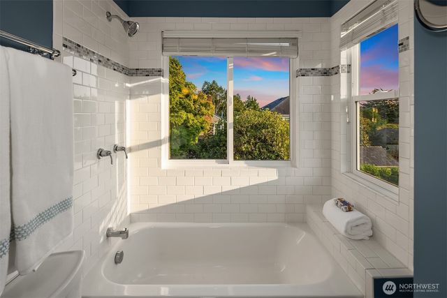 4319 NE 44th Street, Seattle, WA 98105