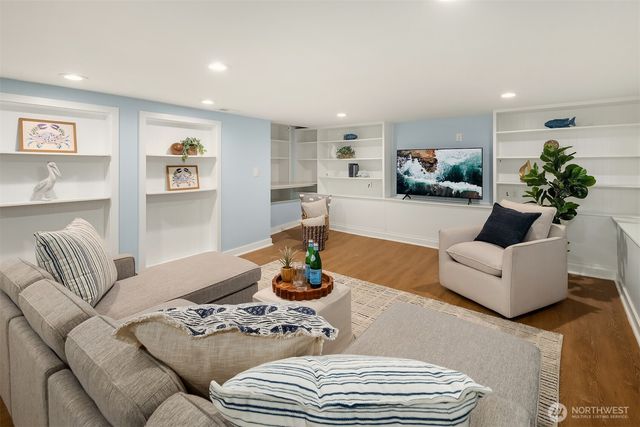 4319 NE 44th Street, Seattle, WA 98105
