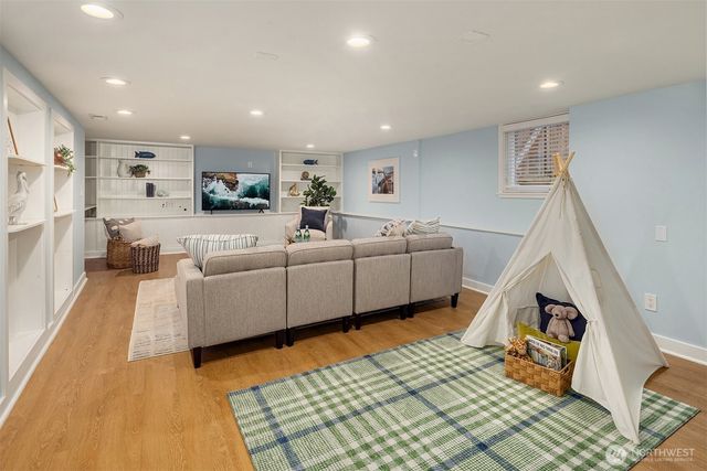 4319 NE 44th Street, Seattle, WA 98105