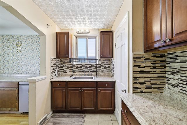 6935 Ternes, Dearborn, MI 48126